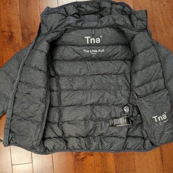 TNA Aritizia womens The little puff packable jacket size xs in gray color - Picture 4 of 11